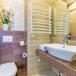 Aida Goscinne - & Free Parking 3*