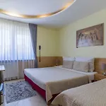 Aida Goscinne - & Free Parking 3*