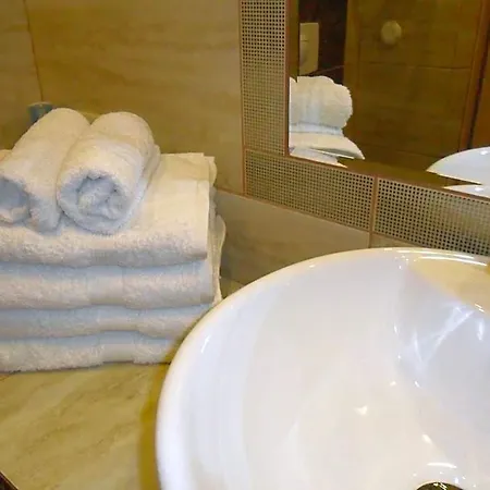 فندق مبيت وإفطار Aida Goscinne - & Free Parking 3*