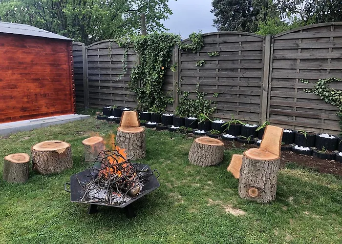 Aida Goscinne - & Free Parking