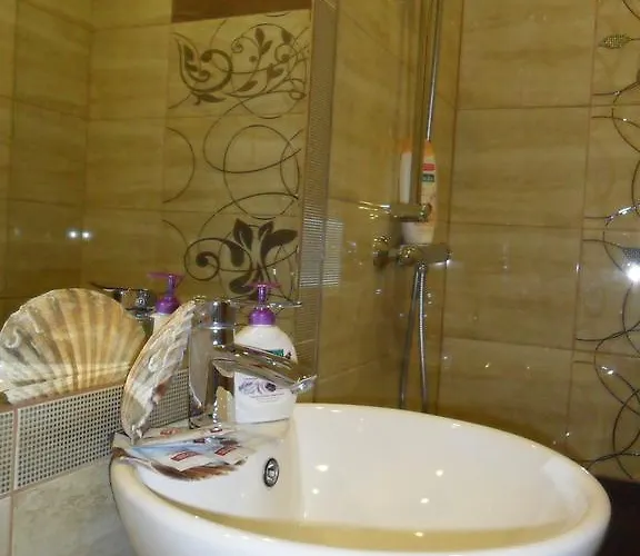 Aida Goscinne - & Free Parking Bed and breakfast