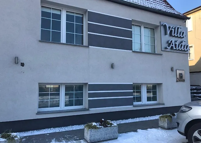 Aida Goscinne - & Free Parking