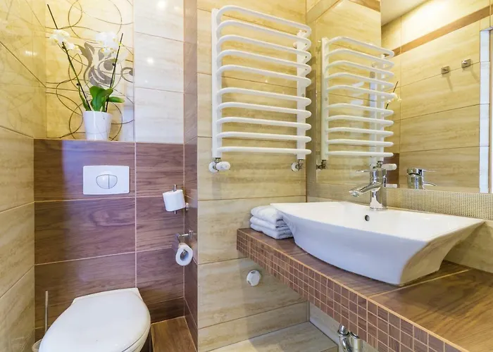 Aida Goscinne - & Free Parking 3*