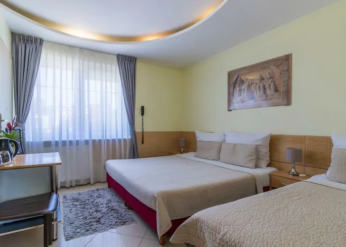 Aida Goscinne - & Free Parking 3*