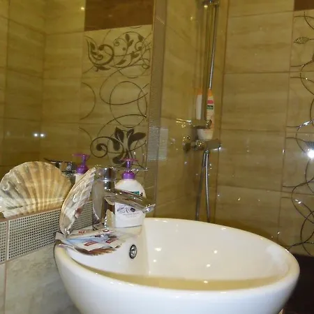 Aida Goscinne - & Free Parking Bed and Breakfast