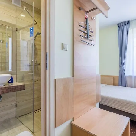 Aida Goscinne - & Free Parking Bed and Breakfast