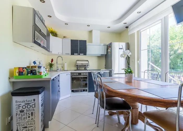 Aida Goscinne - & Free Parking 3*